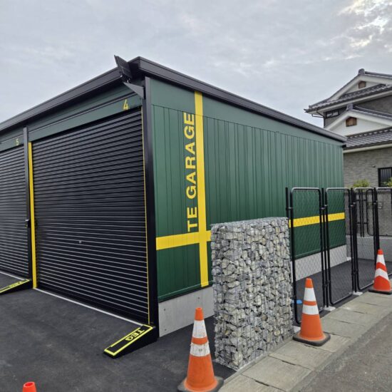 車やバイクなど、乗り物に限らず倉庫利用も可能なガレージが新規オープン