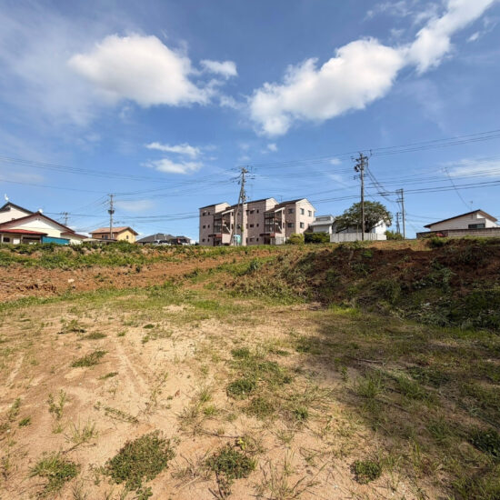 須賀川市岩作、穏やかな住環境に位置する、約83坪のゆとりある住宅用地。