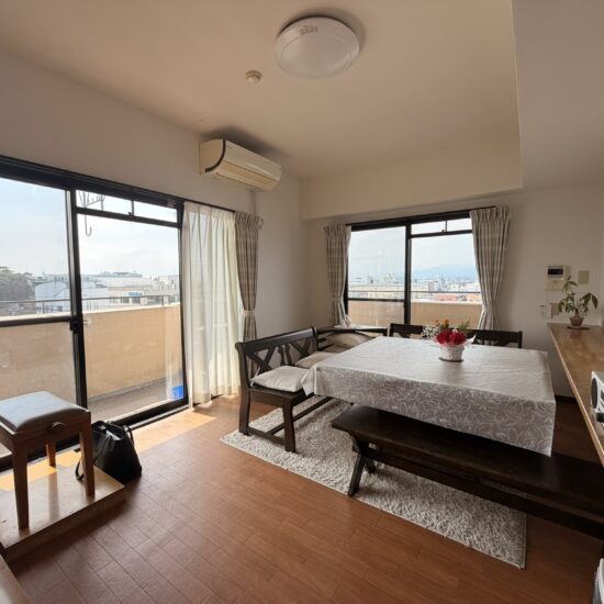 郡山市内でも人気の高い桑野1丁目。利便性と快適性を兼ね備えたマンションをお探しの方に、ぜひご検討いただきたい一室です。