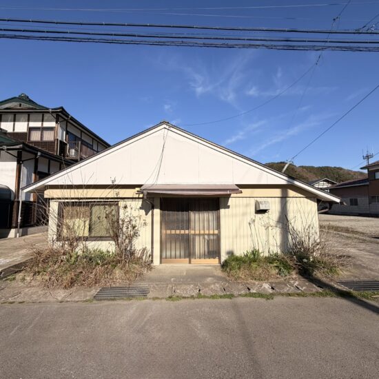 自然豊かな湖南町赤津、184坪のゆとりある土地でスローライフを叶えてみませんか。 自然豊かな湖南町赤津、184坪のゆとりある土地でスローライフを叶えてみませんか。