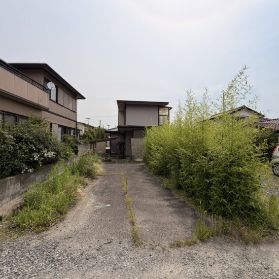 富久山町鳴伊賀、181坪のゆったりとした広さが魅力の住宅用地です。
