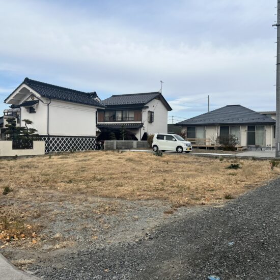 安積町笹川高石坊の南東角地の住宅用地です。 安積町笹川高石坊の南東角地の住宅用地です。